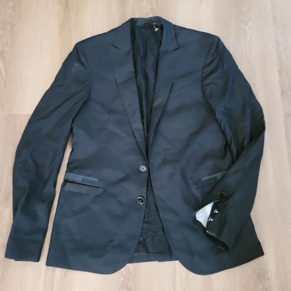 Costume National 38R Black Sport Coat with Notched Lapels and Fitted Silhouette